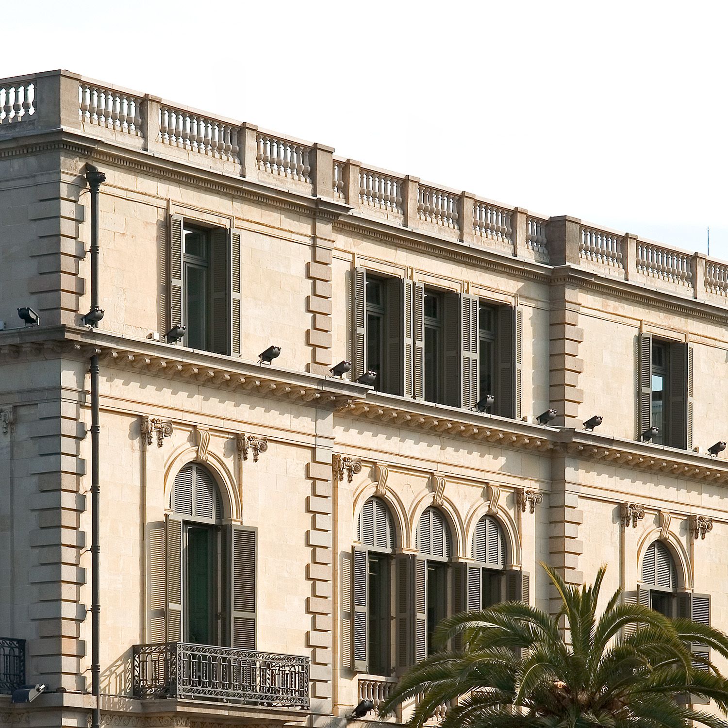 Rehabilitació de les façanes del Palau Robert