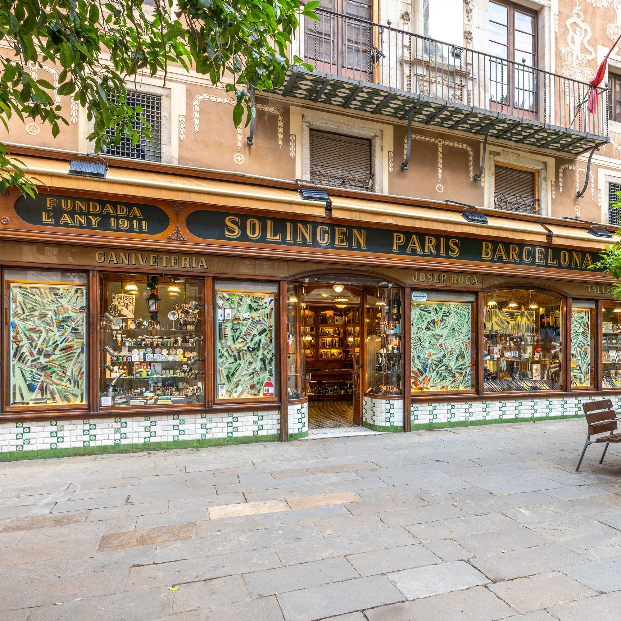 Reforç dels forjats de la Ganiveteria Roca, Plaça del Pi